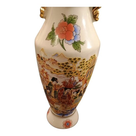 Vintage Chinese Women Rose Porcelain 8 Inch Vase Gold Accents Very Good Conditi - Picture 6 of 9